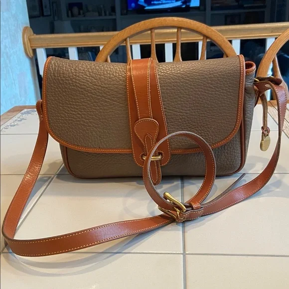 ⭐Dooney & Bourke Vintage Pebbled Leather Crossbody - Picture 1 of 12